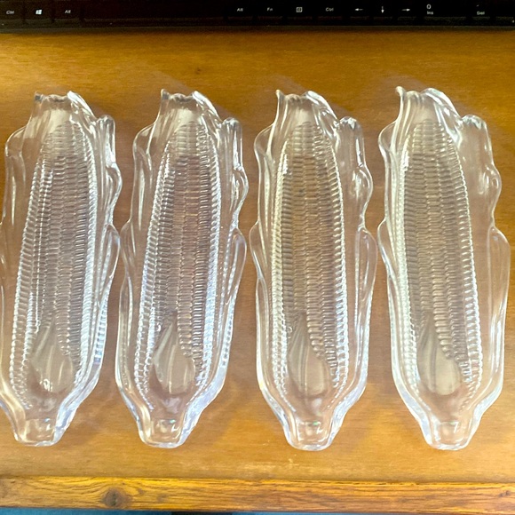 💜 Plastic Corn Trays Set of 4 - Picture 1 of 3